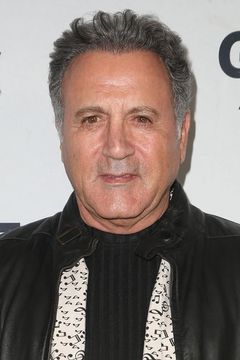 Frank Stallone interpreta Streetcorner Singer