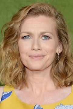 Mireille Enos interpreta Lizzy Murray