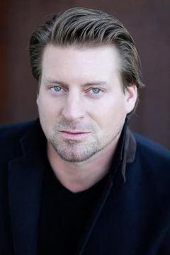 Corey Weber interpreta Door Man / Bouncer (uncredited)