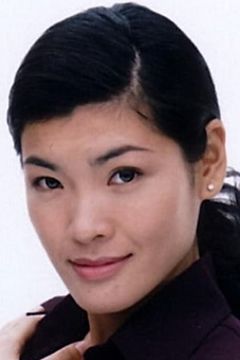 Jaclyn Tze Wey interpreta Danny's Mother