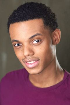 Jabari Banks interpreta Bank Adedamola