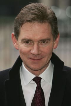 Anthony Andrews interpreta Stanley Baldwin