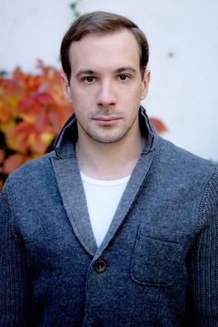 Florian Teichtmeister interpreta Karl Josef Silberbauer