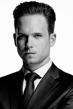 Patrick J. Adams interpreta Mike Ross