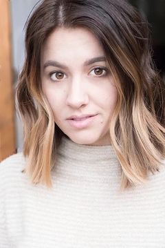 Megan Taylor Harvey interpreta Evidence Room Kid