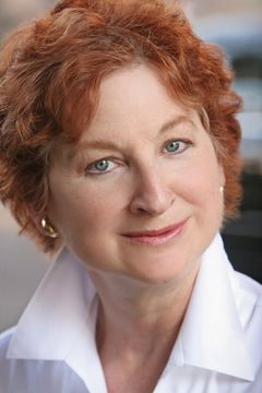 Elaine Bromka interpreta Cindy Russell