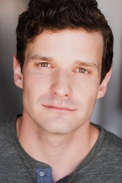 Chase Elwood interpreta Maintenance Worker