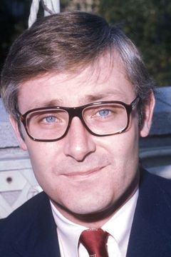 Peter Benchley interpreta Interviewer