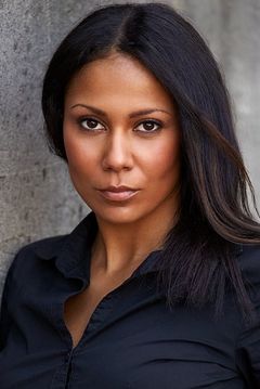 Crystal Balint interpreta Marie Bishop