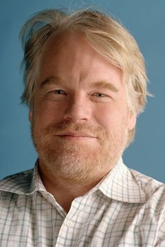 Philip Seymour Hoffman interpreta Officer Raymer