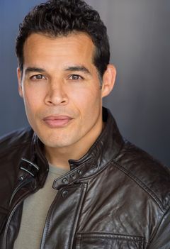 Daniel V. Graulau interpreta Mexican Border Officer