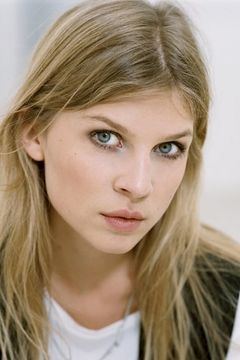 Clémence Poésy interpreta Isabelle Carriere