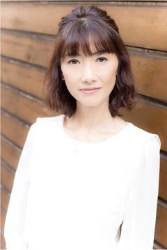 Yurika Hino interpreta Maki's Mother (voice)