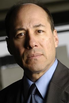 Javier Grajeda interpreta District Attorney Rosenthal
