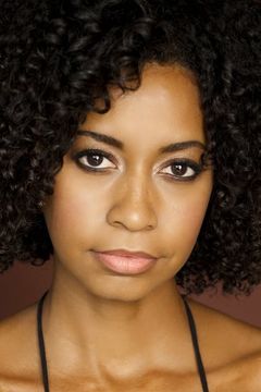 Kristen Ariza interpreta Agent Ortiz