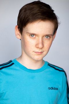 Finn Treacy interpreta Humphrey (12 yrs old)