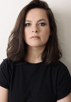 Emily Hahn interpreta Sweet Girl (voice)