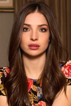 Anna Hopkins interpreta Simone
