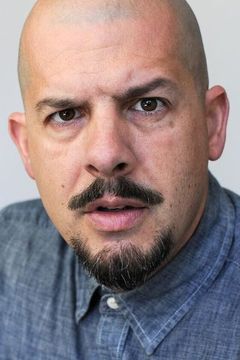 Mark Weiler interpreta Surgeon