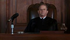 Frederick Neumann interpreta Judge