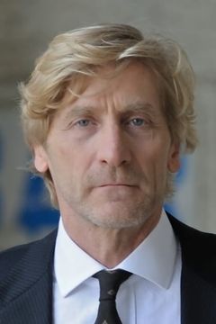 Emanuele Vezzoli interpreta Avvocato Jouvet