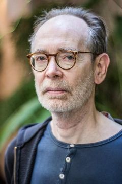 Arto Lindsay interpreta Newspaper Clerk