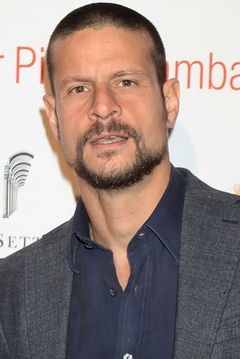 Andrea Sartoretti interpreta Dante Mezzanotte