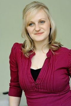 Anna Hilgedieck interpreta Girl in Shower