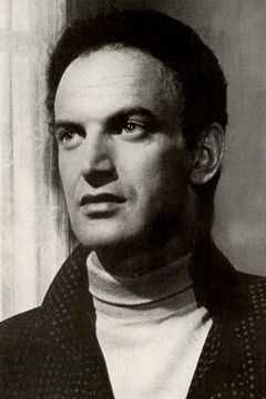 Paul Müller interpreta l'onorevole