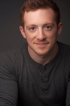 Ethan Slater interpreta Boq