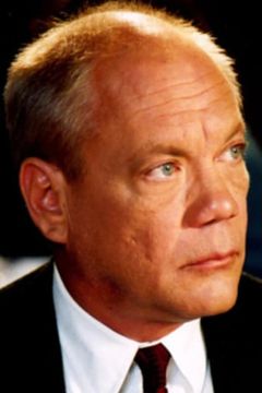 Daniel von Bargen interpreta Carl Heine Sr.