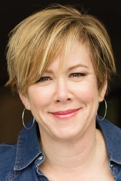 Romy Rosemont interpreta Loan Officer