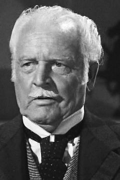 Forbes Murray interpreta Military Publicity Function Attendee (uncredited)
