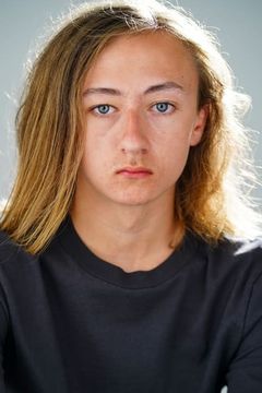 Gavin K. Barfield interpreta Mary