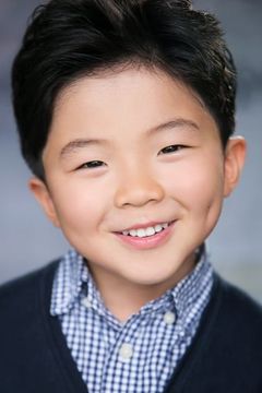 Alan Kim interpreta David