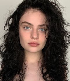 Madison Rothschild interpreta Dinosaur ID Card (voice)