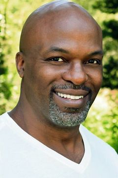 Evan Parke interpreta SHIELD Agent