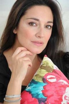 Sara Ricci interpreta amica di Carmen