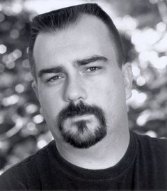 L. Christian Mixon interpreta Academy Instructor