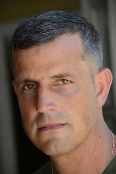 Gregory Schwabe interpreta Drill Sgt. 2 Martinez