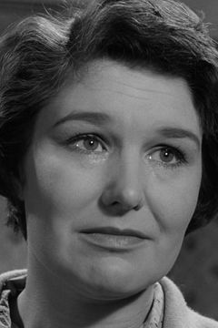 Charlotte Mitchell interpreta Mrs. Tranter
