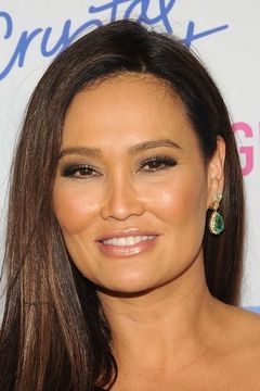Tia Carrere interpreta Snookie / Local Woman #1 (voice)