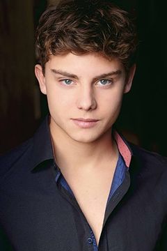 Carson MacCormac interpreta Brett Breyer