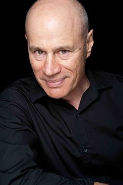 George Spartels interpreta Blackfinger