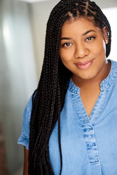 Ashley August interpreta Poet