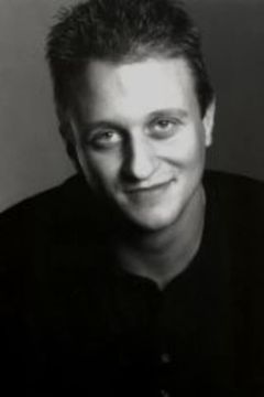 Michael Vieau interpreta Rossi