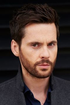 Tom Riley interpreta Augustus'Augie' Bidlow