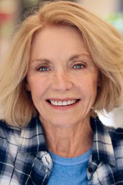 Mary Anne McGarry interpreta Pasadena Wife