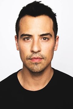 Marcus Coloma interpreta Sam Cortez