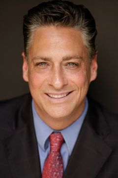 Joseph Alfieri interpreta Reporter